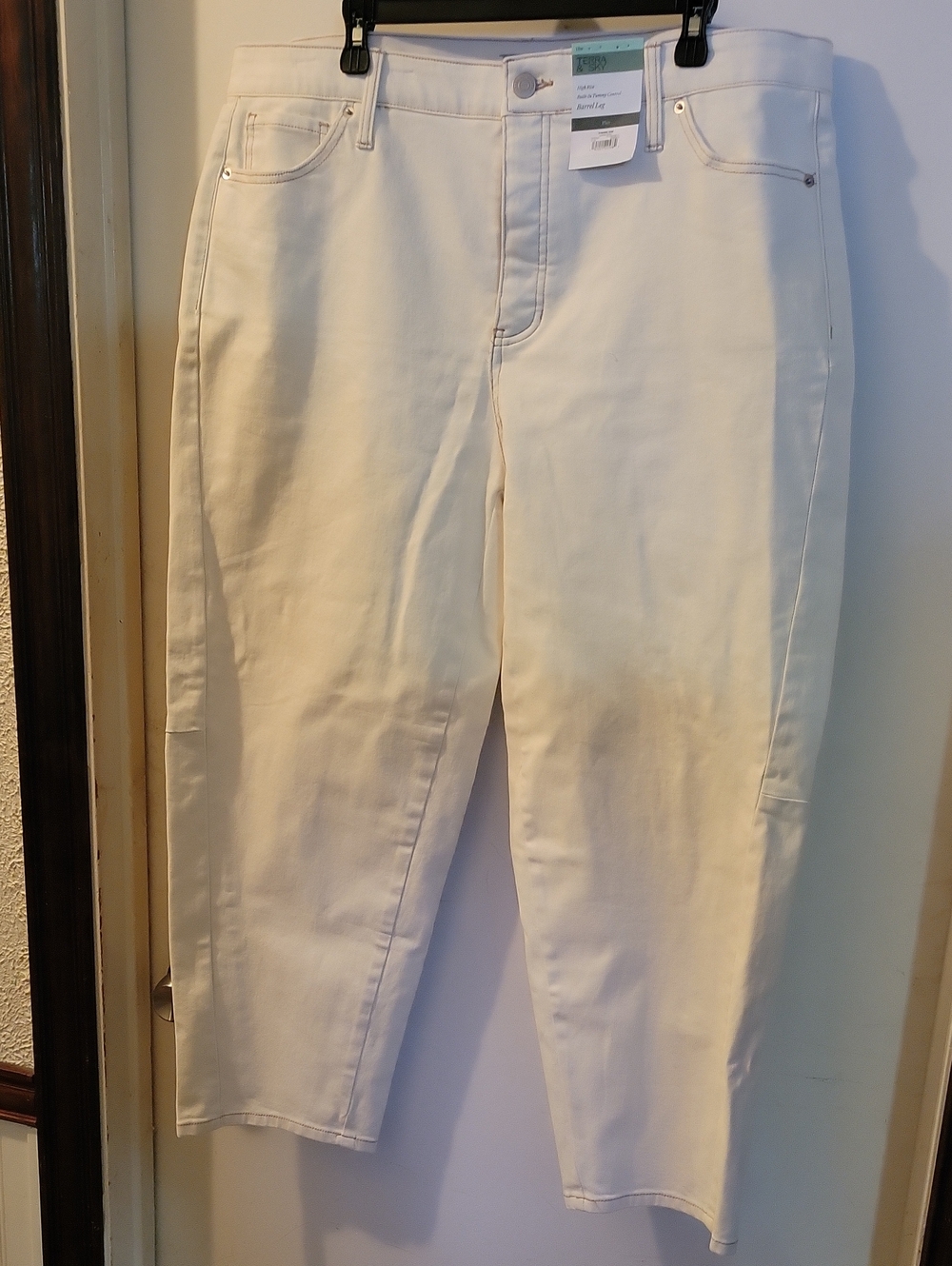 Women's Cream Straight-Leg Jeans.  T20
